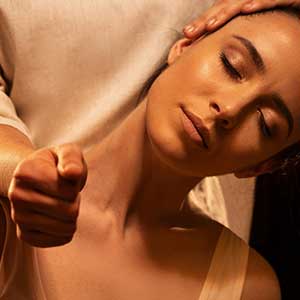 Fej-, Nyak-, Váll-, Hátmasszázs